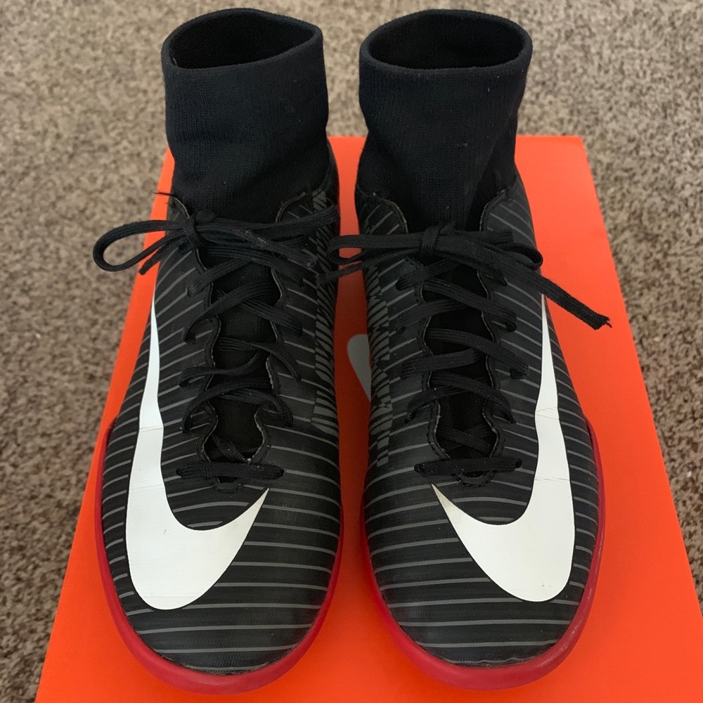 Nike Boys indoor soccer/futsal Mercurial x sz 5.5Y